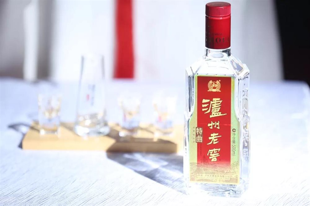 泸州老窖，浓香白酒的悠久历史与独特酿造工艺的魅力展现